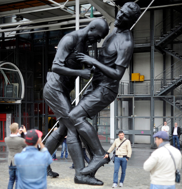 Adel Abdessemed’s sculpture “Coup de Tete (headbutt)”