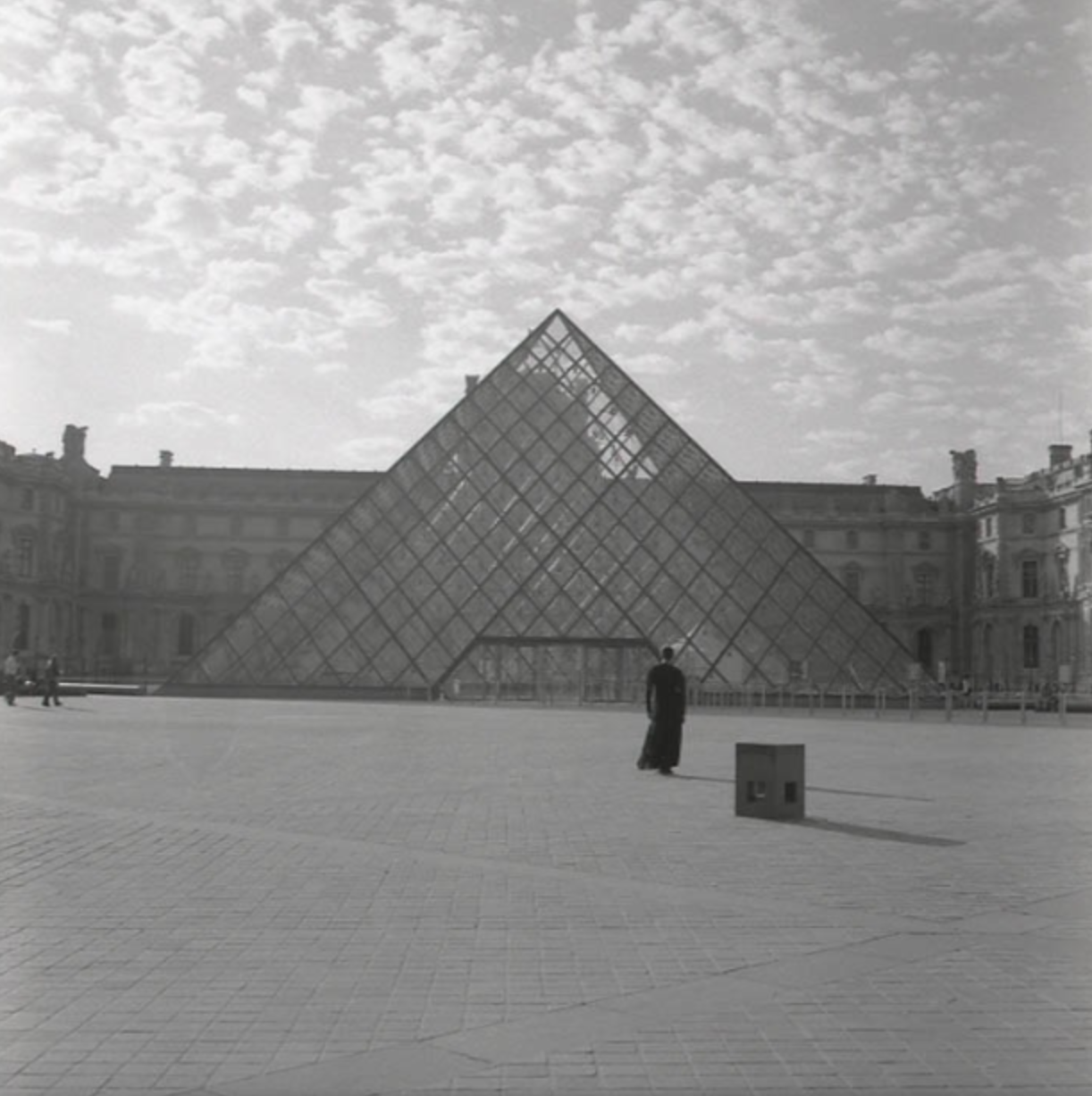 Carrie Mae Weems, “Louvre” (2006). Courtesy of the artist and Gallery Paule Anglim.