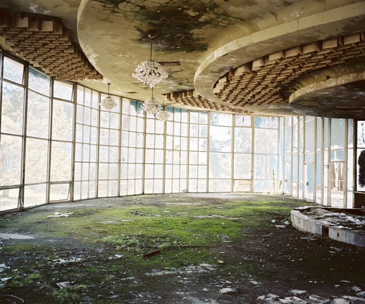 Rob Hornstra, The Ballroom, Pitsunda, Abkhazia, 2010. Courtesy of Aperture Foundation.