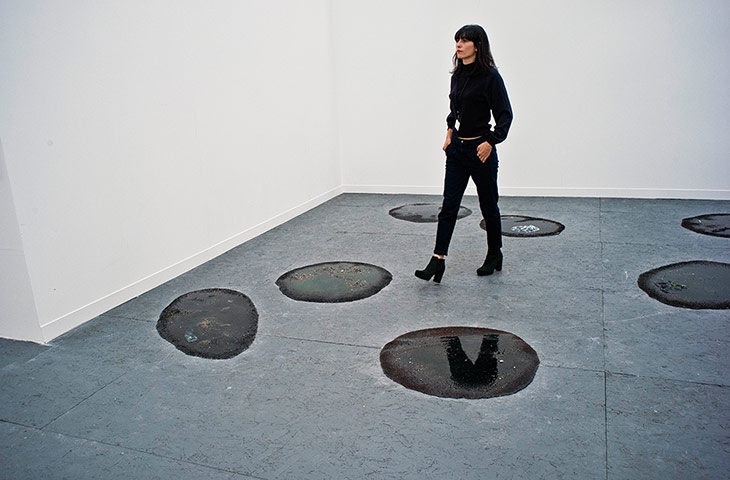 Marlie Mul, "Untitled," (2013). Installation view at Fluxia Gallery. Courtesy of the Internet.