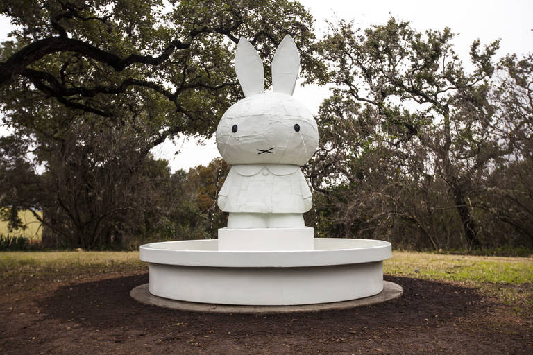 Tom Sachs, Miffy Fountain, 2008. Silicon bronze and paint (3-part catalyzed acrylic, white primer, white base coat, “Xtreme” Flat Finish Klearkote). 111 x 102 x 102 inches. Installation view, The Contemporary Austin – Betty and Edward Marcus Sculpture Park at Laguna Gloria, Austin, 2015. Photograph by Brian Fitzsimmons. Courtesy Tom Sachs Studio and the Contemporary Austin. 