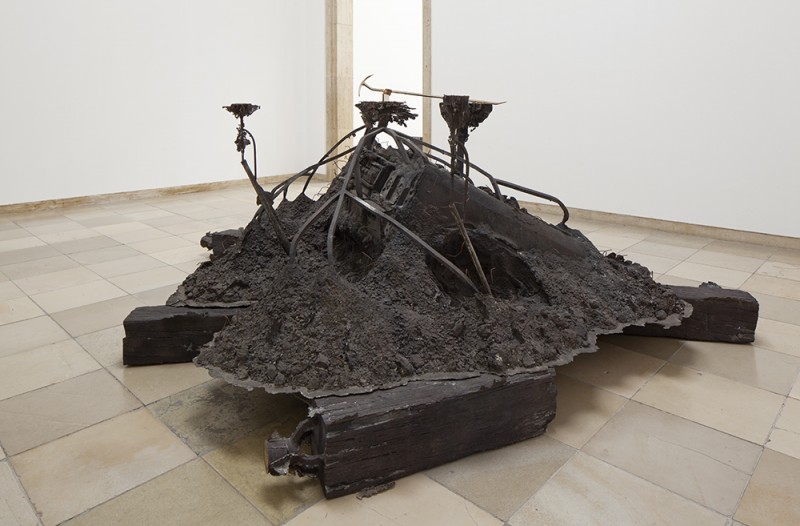 Matthew Barney. "Canopic Chest," 2009–11. Cast bronze, 73 1/2 × 165 × 243 in., installation view of Matthew Barney: RIVER OF FUNDAMENT at Haus der Kunst, 2014, courtesy of the artist and Gladstone Gallery, New York and Brussels, photo by Maximilian Geuter.