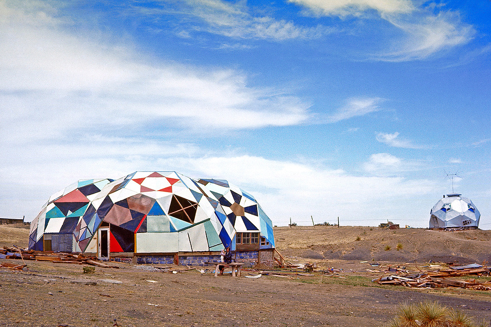 Clark Richert, view of Drop City, “the Complex,” in El Morro, outside Trinidad, Colorado, circa 1966. Courtesy of the Walker Art Center and Drop City PhotoArchives.