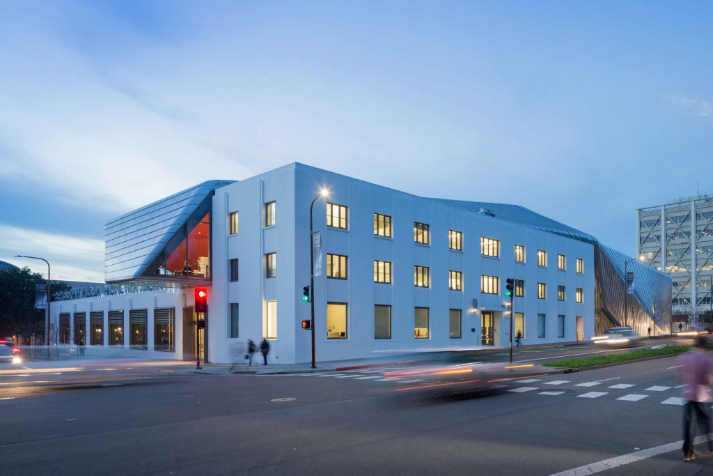 Diller Scofidio + Renfro, UC Berkeley Art Museum and Pacific Film Archive, 2016. View from Oxford and Center Streets. Photography by Iwan Baan. Courtesy of Diller Scofidio + Renfro; EHDD; and UC Berkeley Art Museum and Pacific Film Archive (BAMPFA).