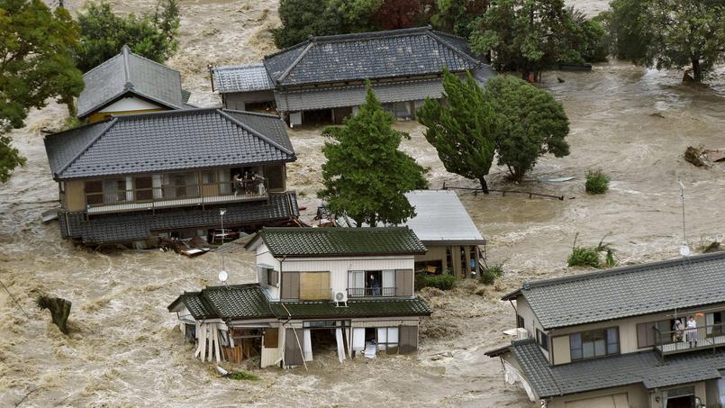 Flooding by the Kinugawa river, caused by typhoon Etau, in Joso, Ibaraki prefecture, Japan, Sept. 10, 2015. Courtesy of the Internet.