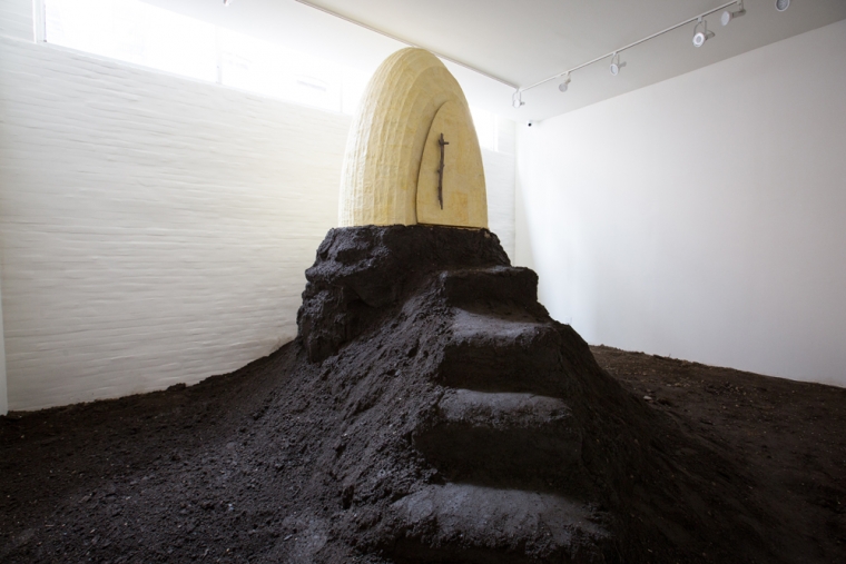 Terence Koh, bee chapel, 2016. Dimensions variable beeswax, earth, wood, stone, bees. Courtesy of Andrew Edlin Gallery.